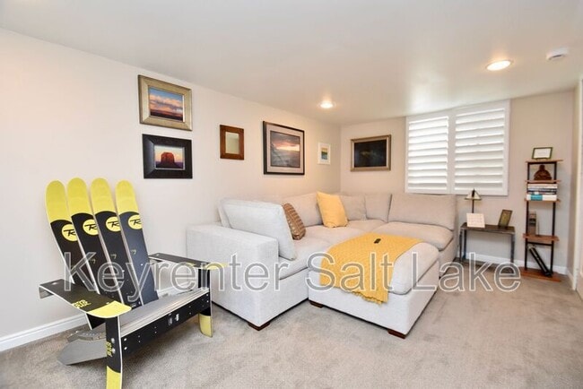 Building Photo - 2689 E Barbey Dr