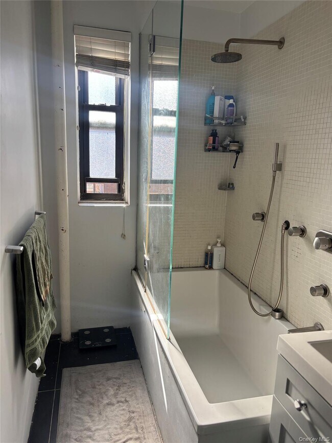 Building Photo - 77-11 35th Ave