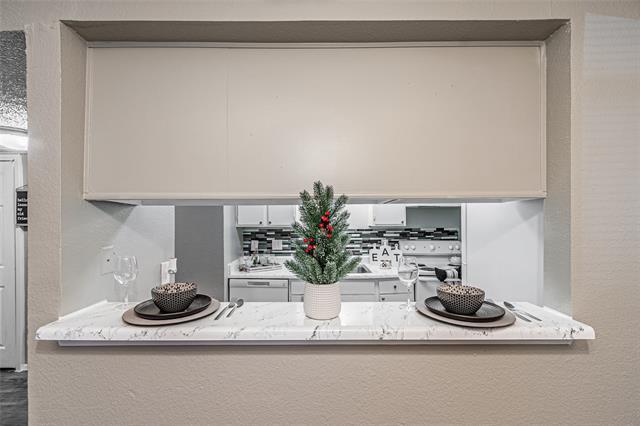 Building Photo - 300 W Wintergreen Rd