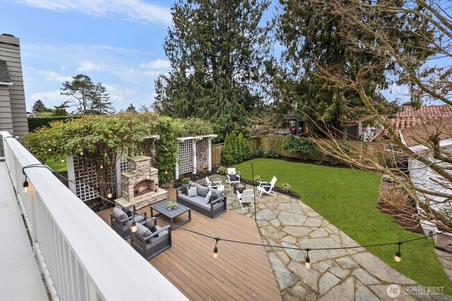 Building Photo - Exceptional Magnolia Home - Rare opportunity to live in Seattles Premier  Neighborhood