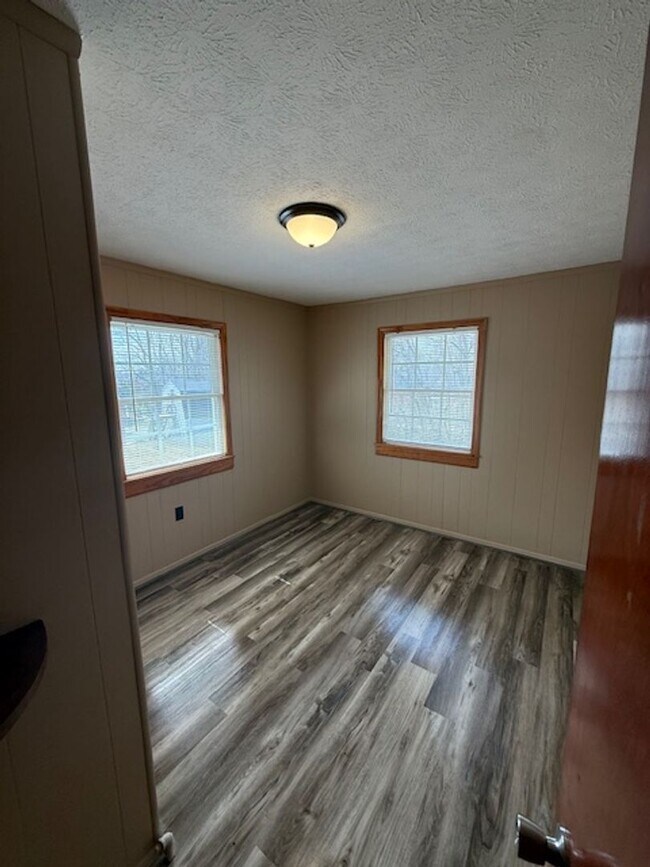Building Photo - 206 Norwood Dr