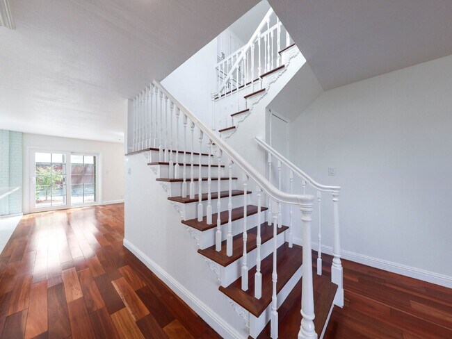 Building Photo - 3104 San Andreas Dr