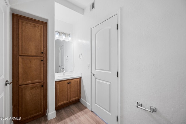 Building Photo - 4608 W Maryland Ave