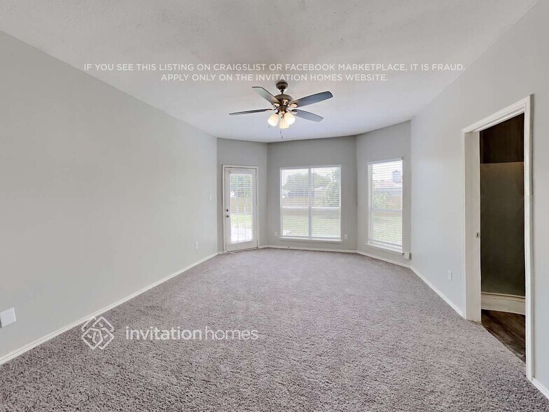 Building Photo - 828 Sansome Dr