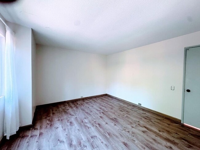 Building Photo - 2224 Woodside Ln