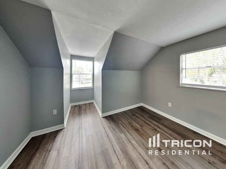 Building Photo - 2543 Golden Poinciana Pl