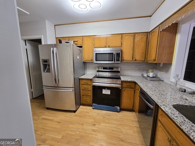 Building Photo - 1652 N Gatewood Rd NE