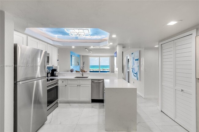 Building Photo - 465 Ocean Dr