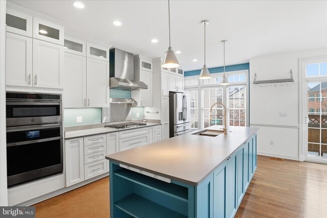 Building Photo - 901 Harrison Cir