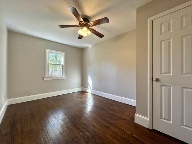 Building Photo - 217 Skyland Ave