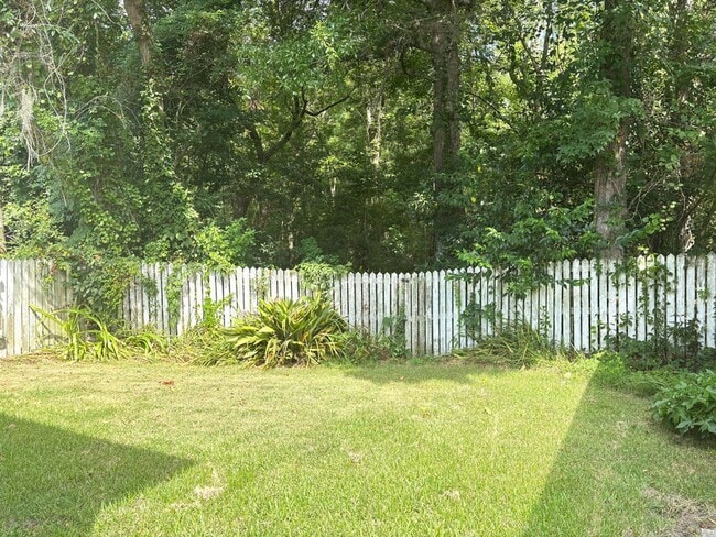 Building Photo - Available now. Great 3 BR/2.5 BA Home Avai...
