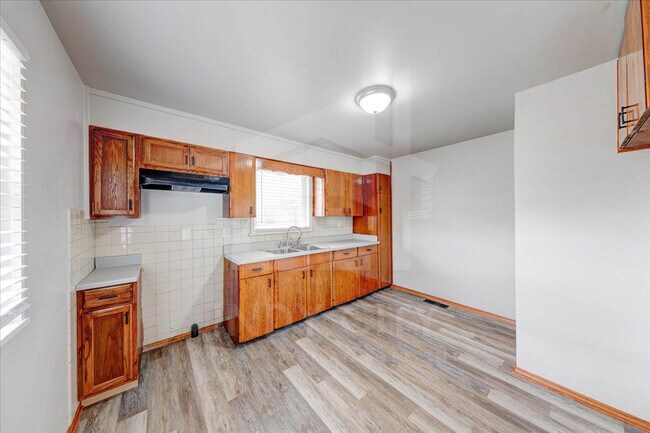 Building Photo - 3325 N Riley Ave