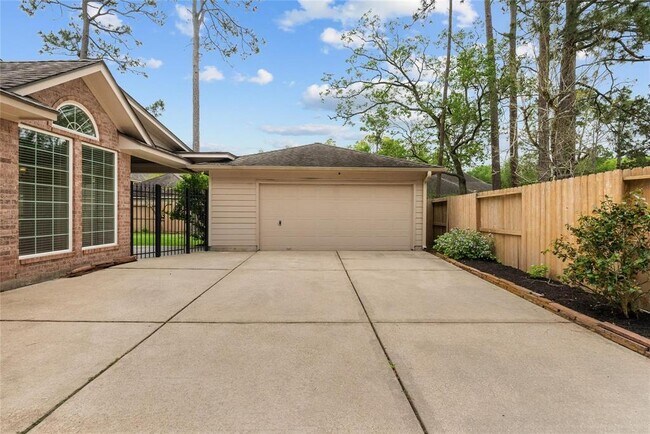Building Photo - 15806 Virginia Fern Way