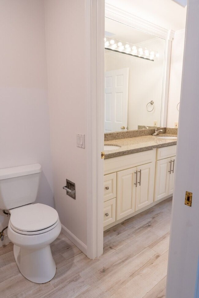 Building Photo - 4bd/3.75ba