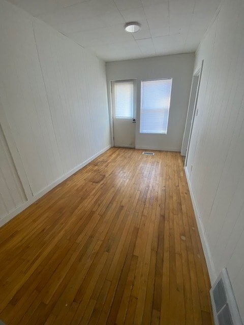 Building Photo - Spacious 2BR in Auburn with Off-Street Parking | $1,850 | April 1
