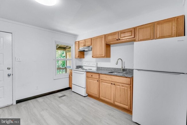 Building Photo - 62 Irish Ln