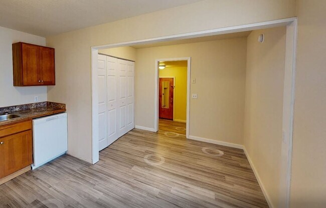 Building Photo - Charming Single Family Home