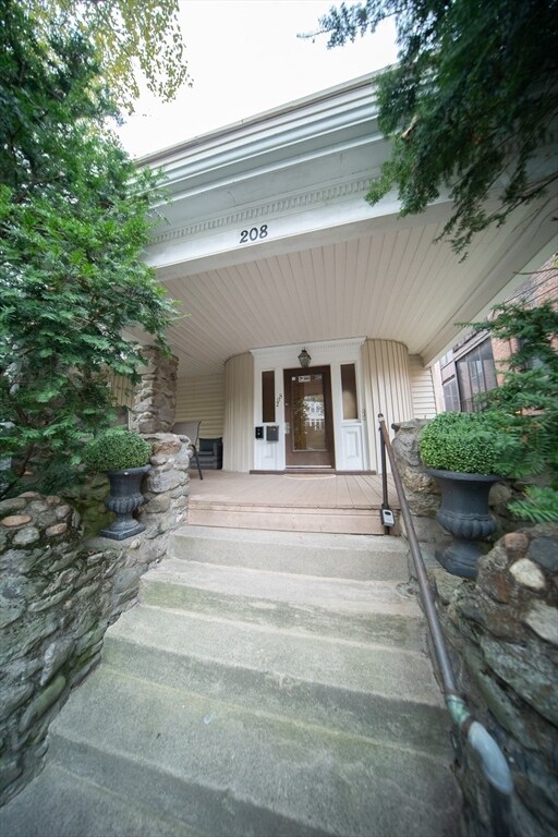 Building Photo - 208 Rawson Rd