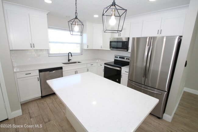 Building Photo - 1561 Rachel Ave SE