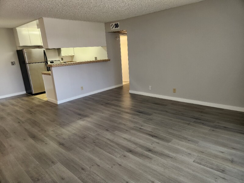 Building Photo - 755 N Sweetzer Ave