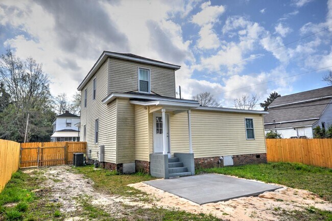 Building Photo - 213 Carolina St