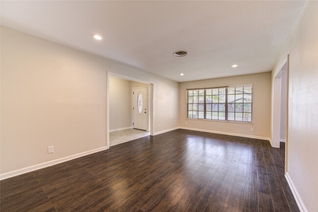 Building Photo - 9611 Greenwillow St