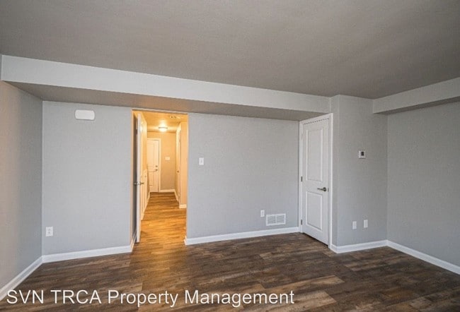 Building Photo - 604 Carriage Hill