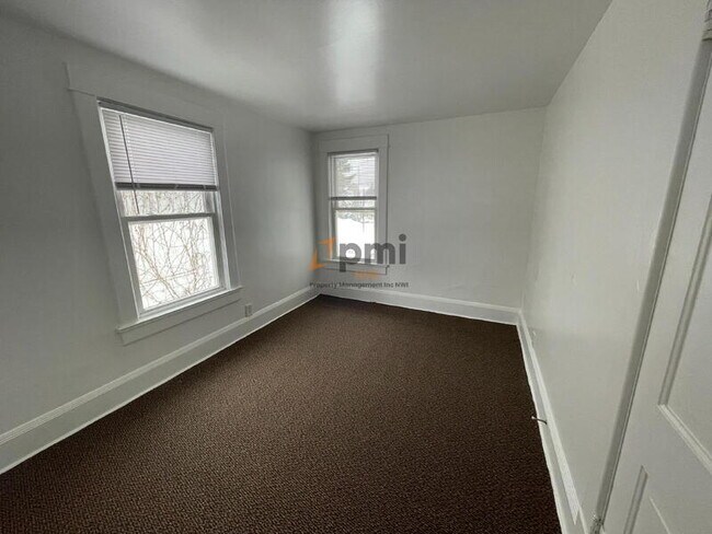 Building Photo - 807 Rose St