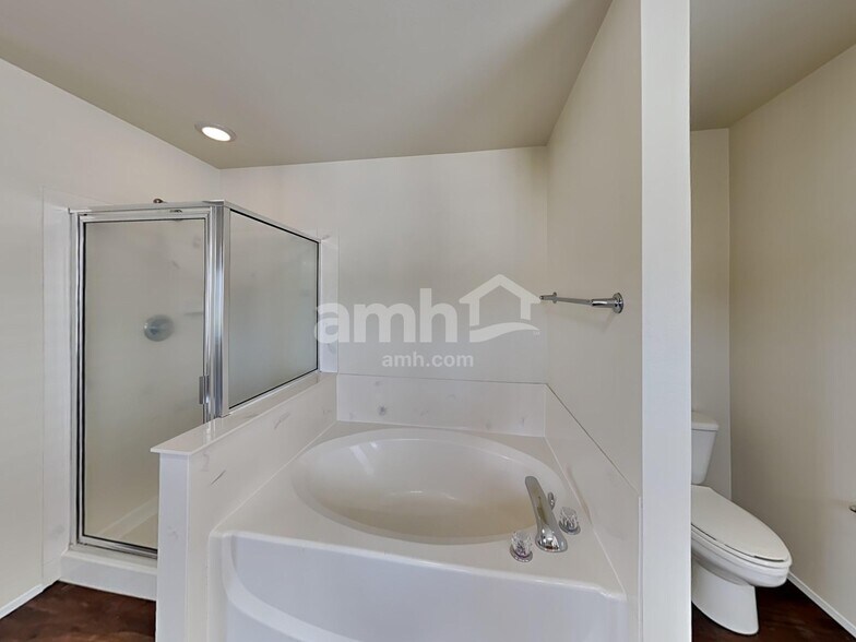 Building Photo - 18510 94th Ave E