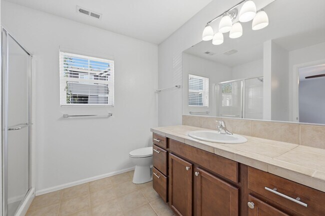 Building Photo - Lake Stevens Gem