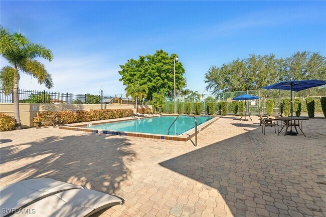 Building Photo - 5325 Summerlin Rd