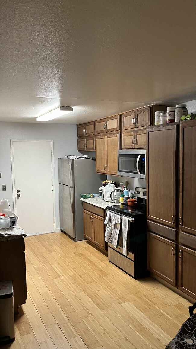Building Photo - 3021 Lillard Dr
