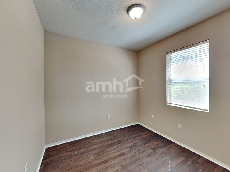 Building Photo - 11150 Running Pine Dr