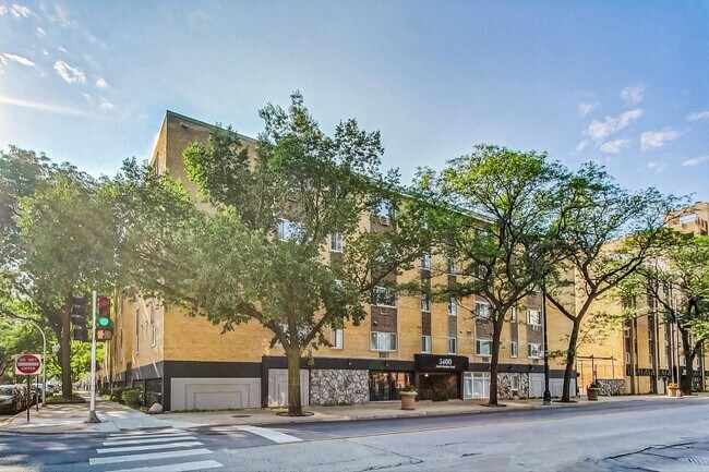 Building Photo - 5400 N Sheridan Rd