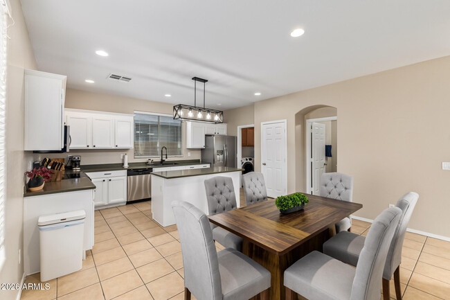 Building Photo - 3143 S Southwind Dr