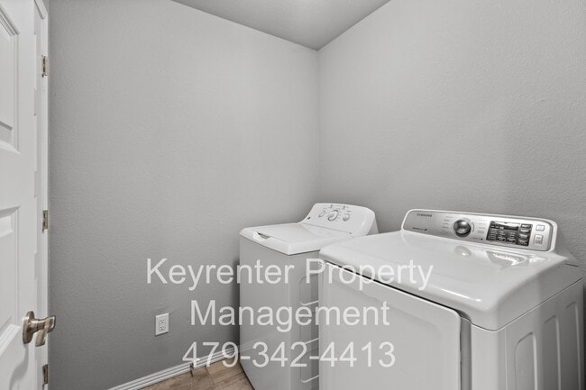 Building Photo - The Perfect Rental in Rupple Meadows!