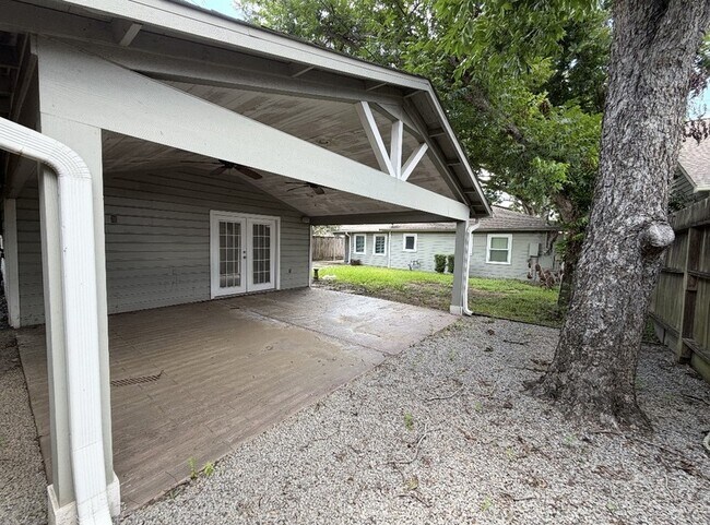 Building Photo - 1639 Ebony Ln