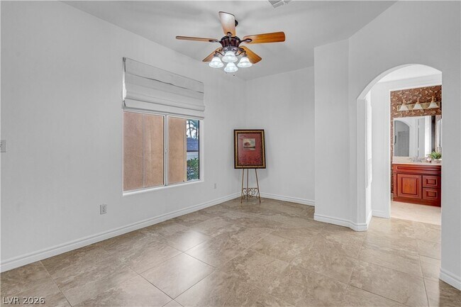 Building Photo - 2050 W Warm Springs Rd