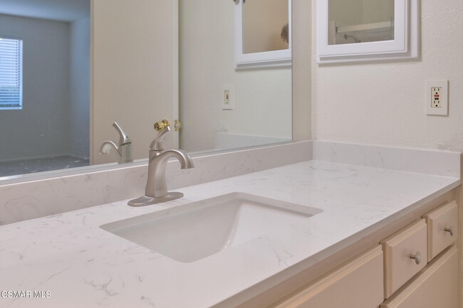 Building Photo - 150 Los Angeles Ave