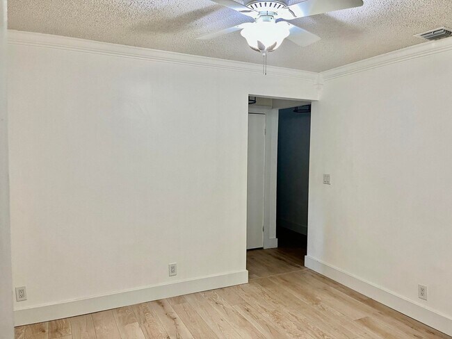 Building Photo - 2631 SW 4th St