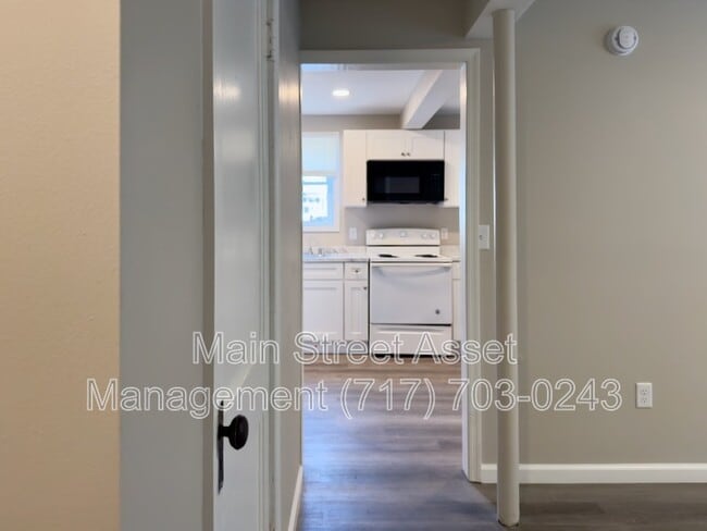 Building Photo - 30 S Wolf St