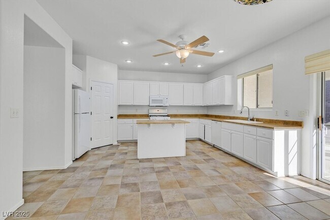 Building Photo - 1660 Rockcrest Hills Ave