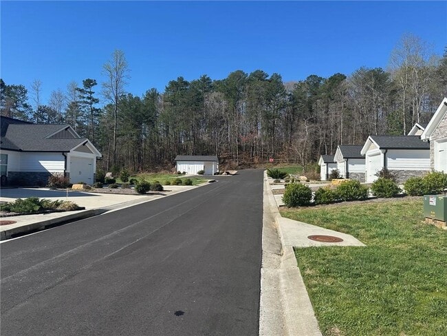 Building Photo - 404 Brookstone Dr