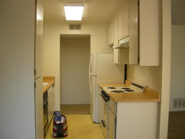 Building Photo - 310 Tradewinds Dr