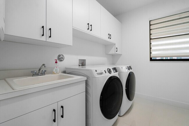 Building Photo - 17533 Sparkling River Rd