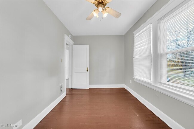 Building Photo - 14117 Sylvia Ave