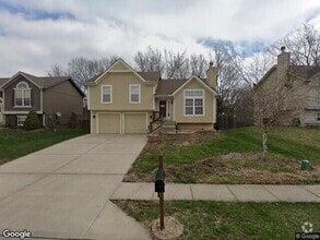 Building Photo - Northland 3 Bd/2Bth Home.  Available 8/1/25!