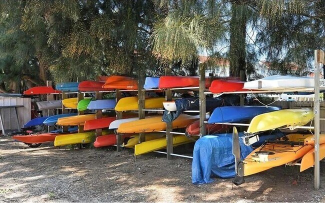 Building Photo - 4360 Chatham Dr