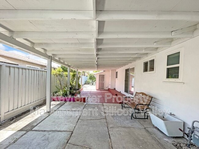 Building Photo - 3100 Santa Maria Ave