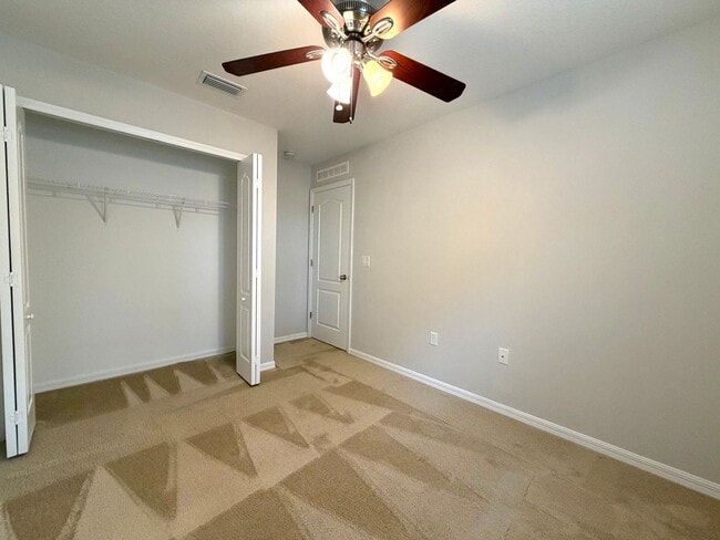 Building Photo - 3 Bedroom 2.5 Bathroom in Ashburn Square